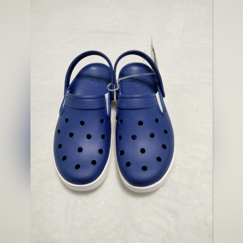 Crocs - Picture 2 of 7